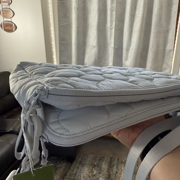 NWT Vera Bradley Disney Shoulder Bag - Picture 7 of 8